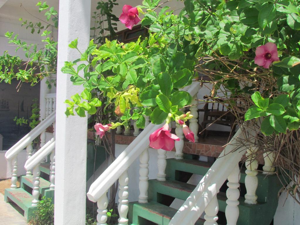 Miltons Beach Resort Unawatuna Chambre photo