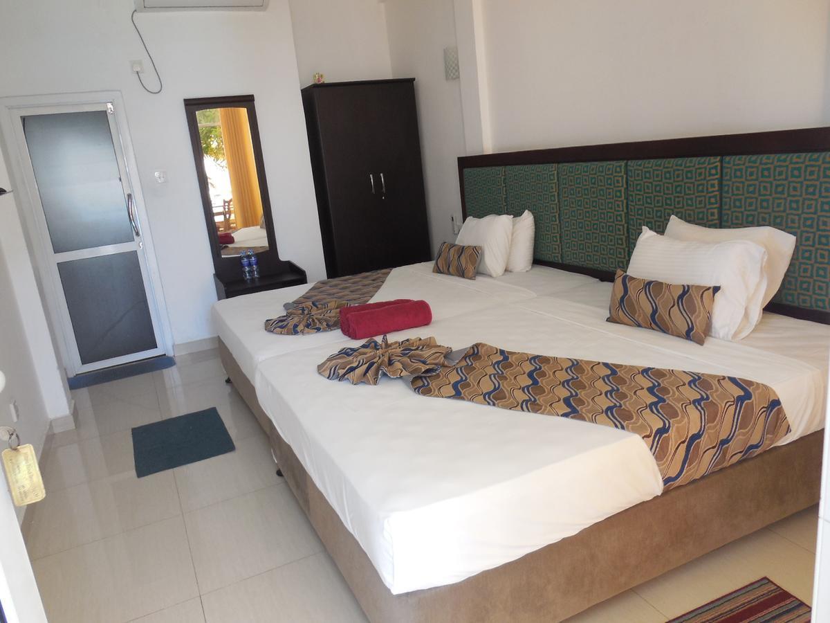 Miltons Beach Resort Unawatuna Extérieur photo