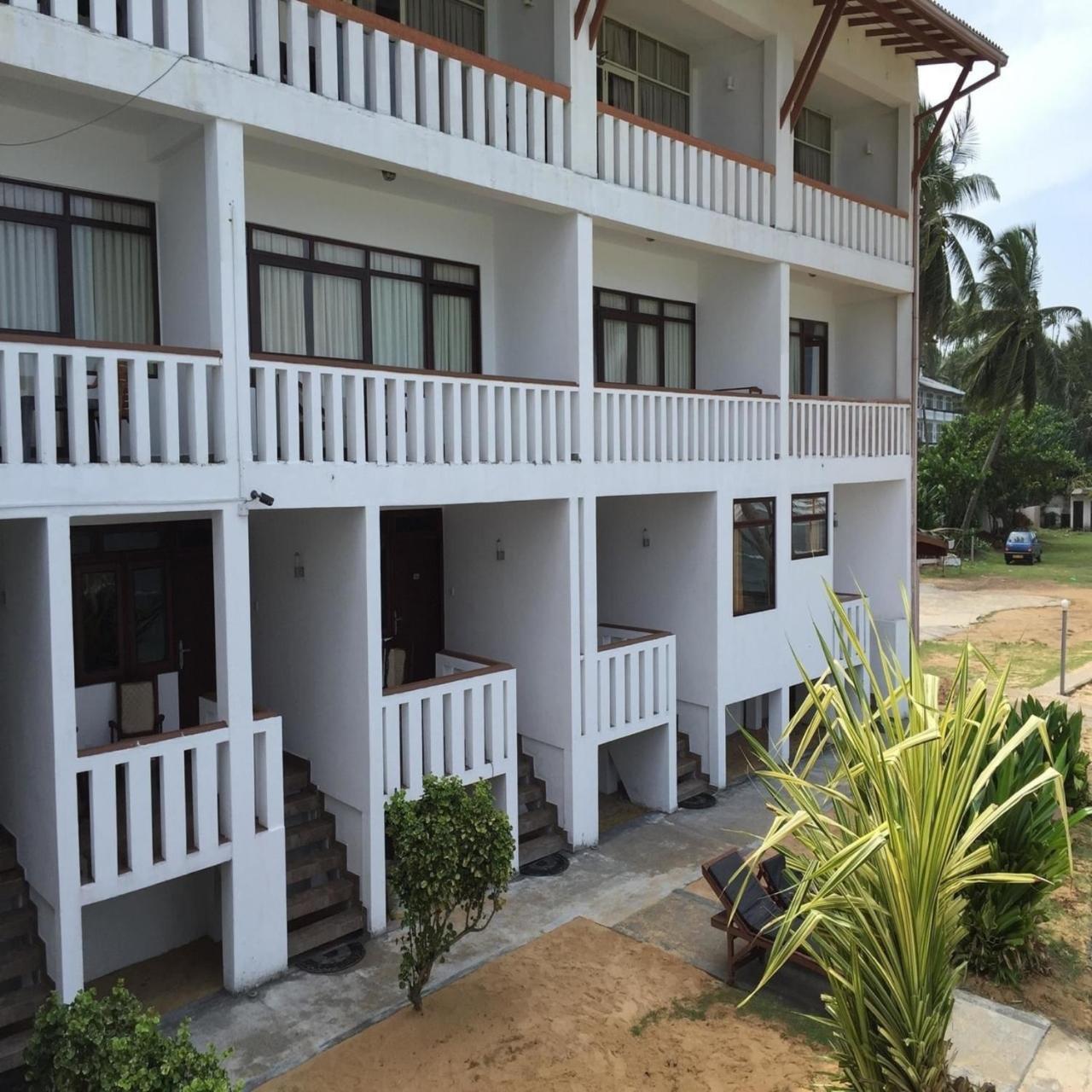 Miltons Beach Resort Unawatuna Extérieur photo